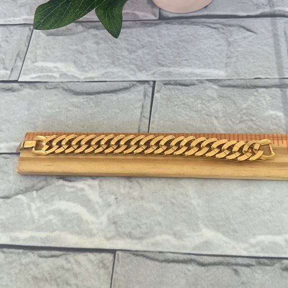 Vintage MONET 80’/90’s gold tone Cuban link BRACELET 7.5” - Picture 4 of 6